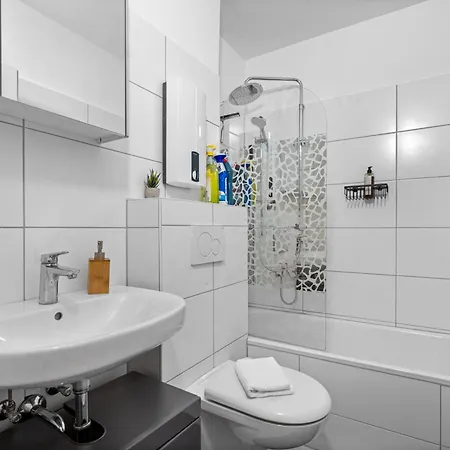 Design Luxus, Vollausstattung, 2 Min Hbf Duisburg, Betten, 2 55