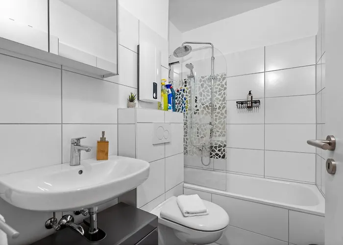 Design Luxus, Vollausstattung, 2 Min Hbf Duisburg, Betten, 2 55 Tv, Netflix, W24 * Duisburg